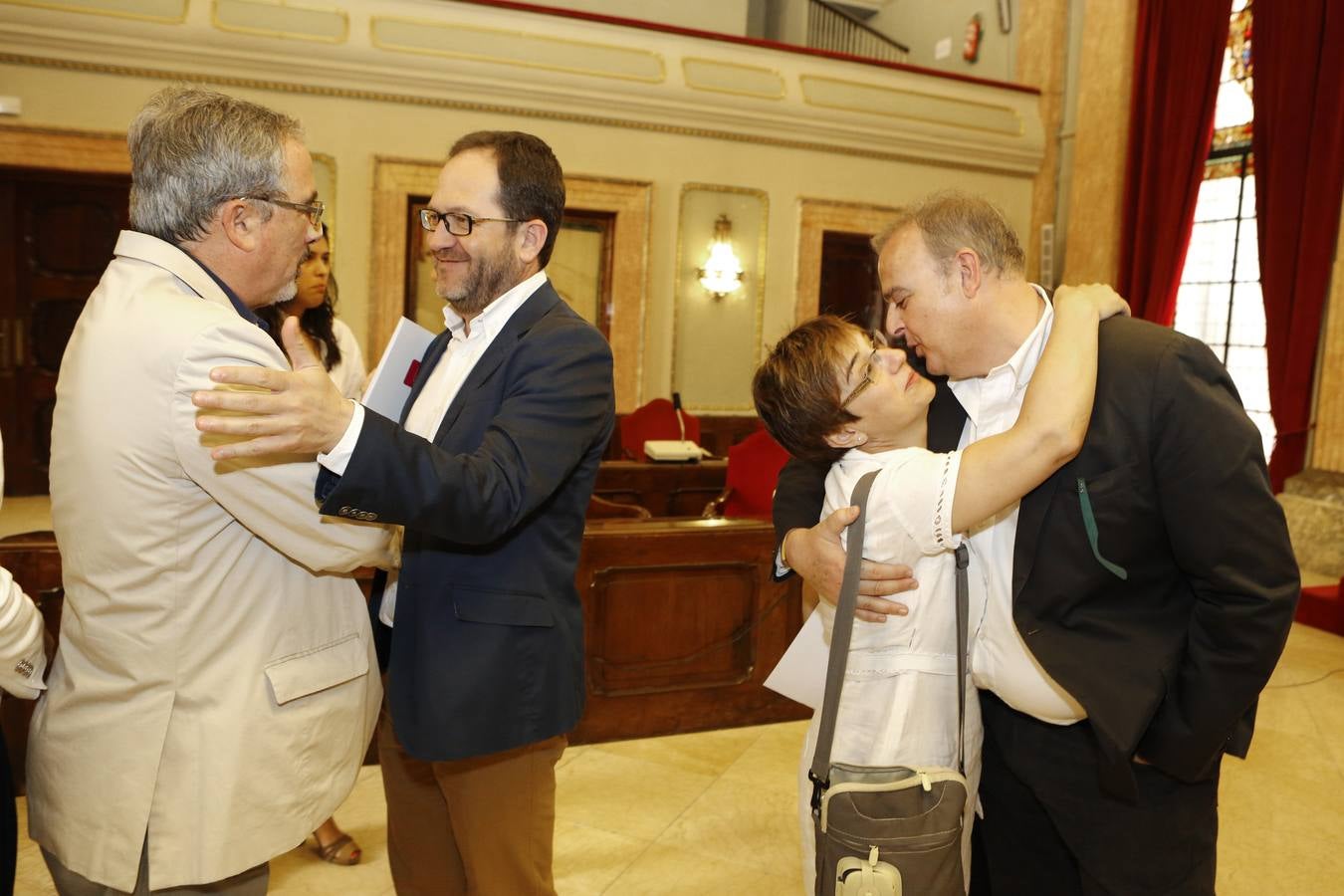 El Pleno de los abrazos