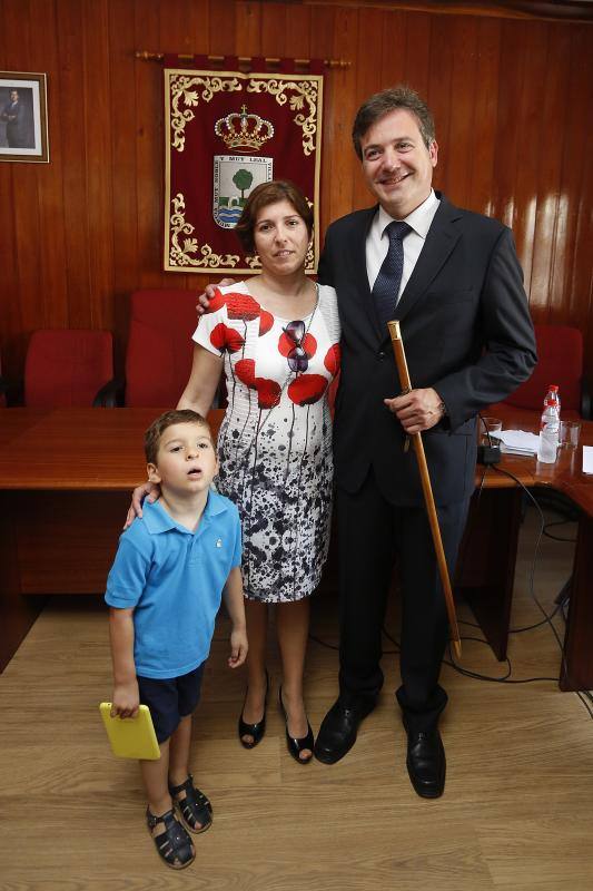 Antonio Jesús García Conesa, nuevo alcalde de Fuente Álamo, junto a su familia.