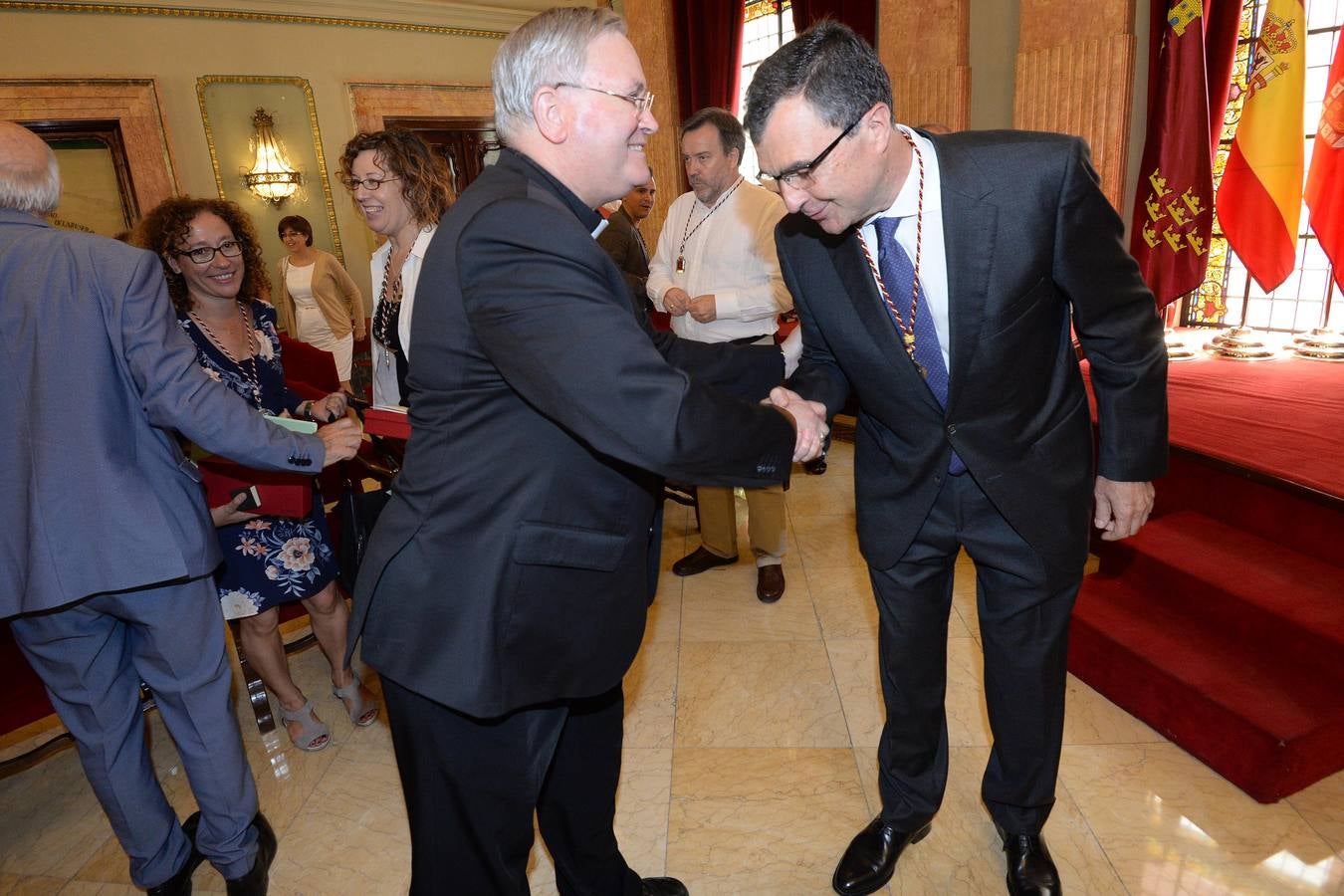 José Ballesta toma posesión de la alcaldía de la ciudad de Murcia. 