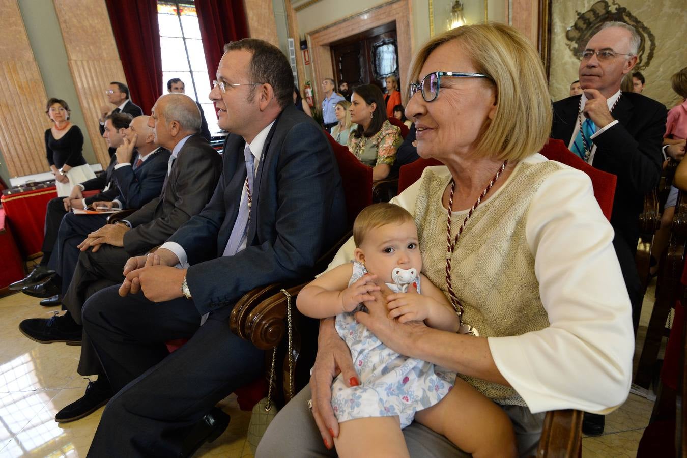 José Ballesta toma posesión de la alcaldía de la ciudad de Murcia. 