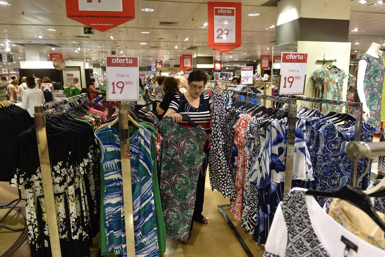 Las rebajas ganan el pulso al calor