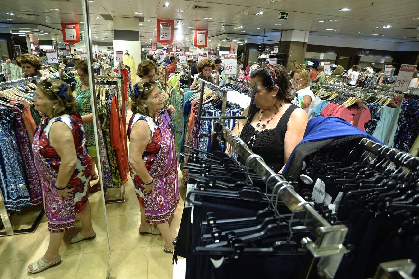 Las rebajas ganan el pulso al calor