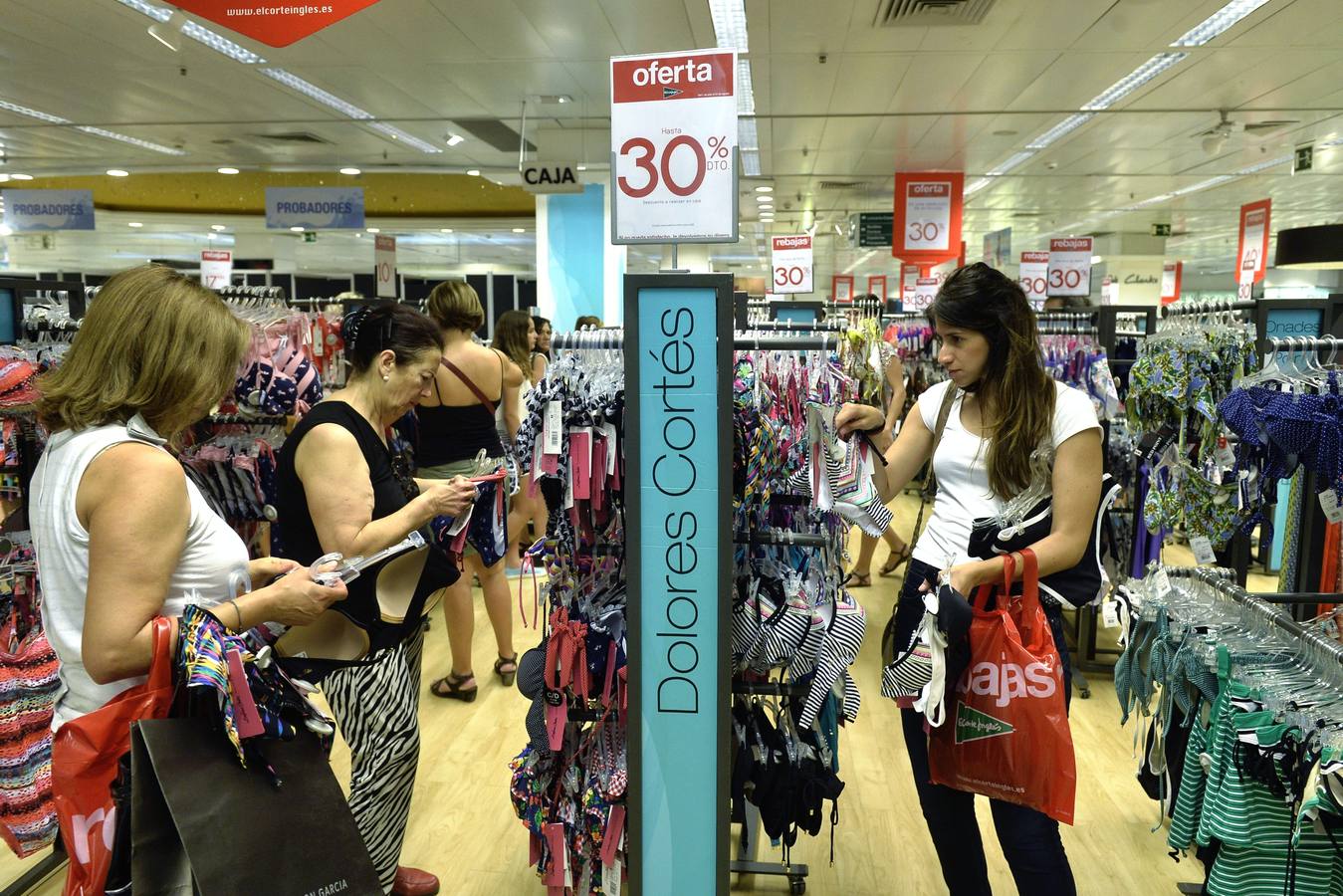 Las rebajas ganan el pulso al calor