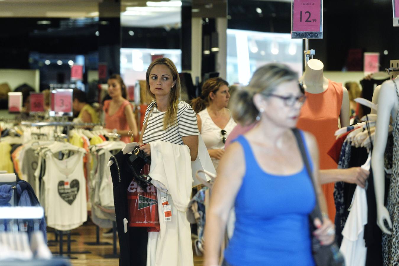 Las rebajas ganan el pulso al calor