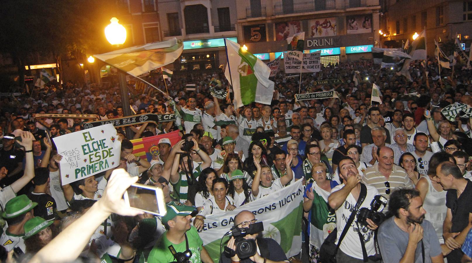 Manifestación por el descenso del Elche CF