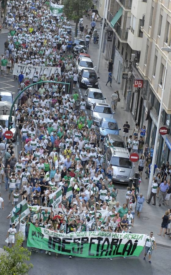 Manifestación por el descenso del Elche CF