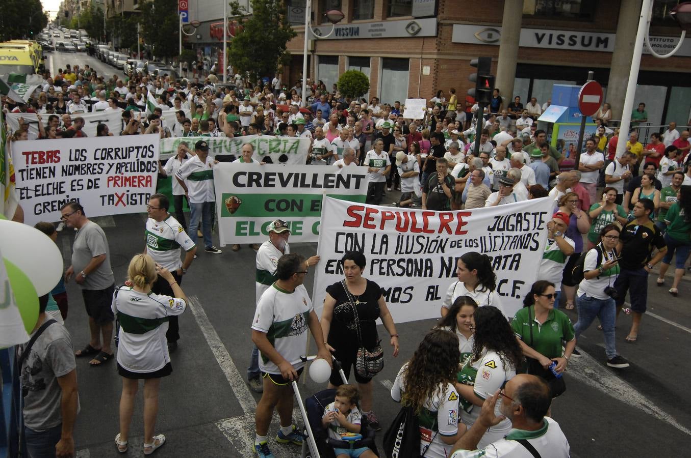 Manifestación por el descenso del Elche CF