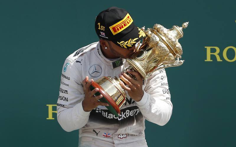 Hamilton gana en Silverstone