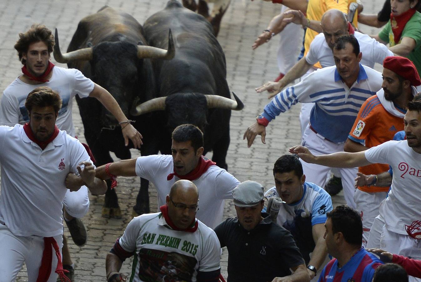 Limpio sexto encierro de Sanfermines