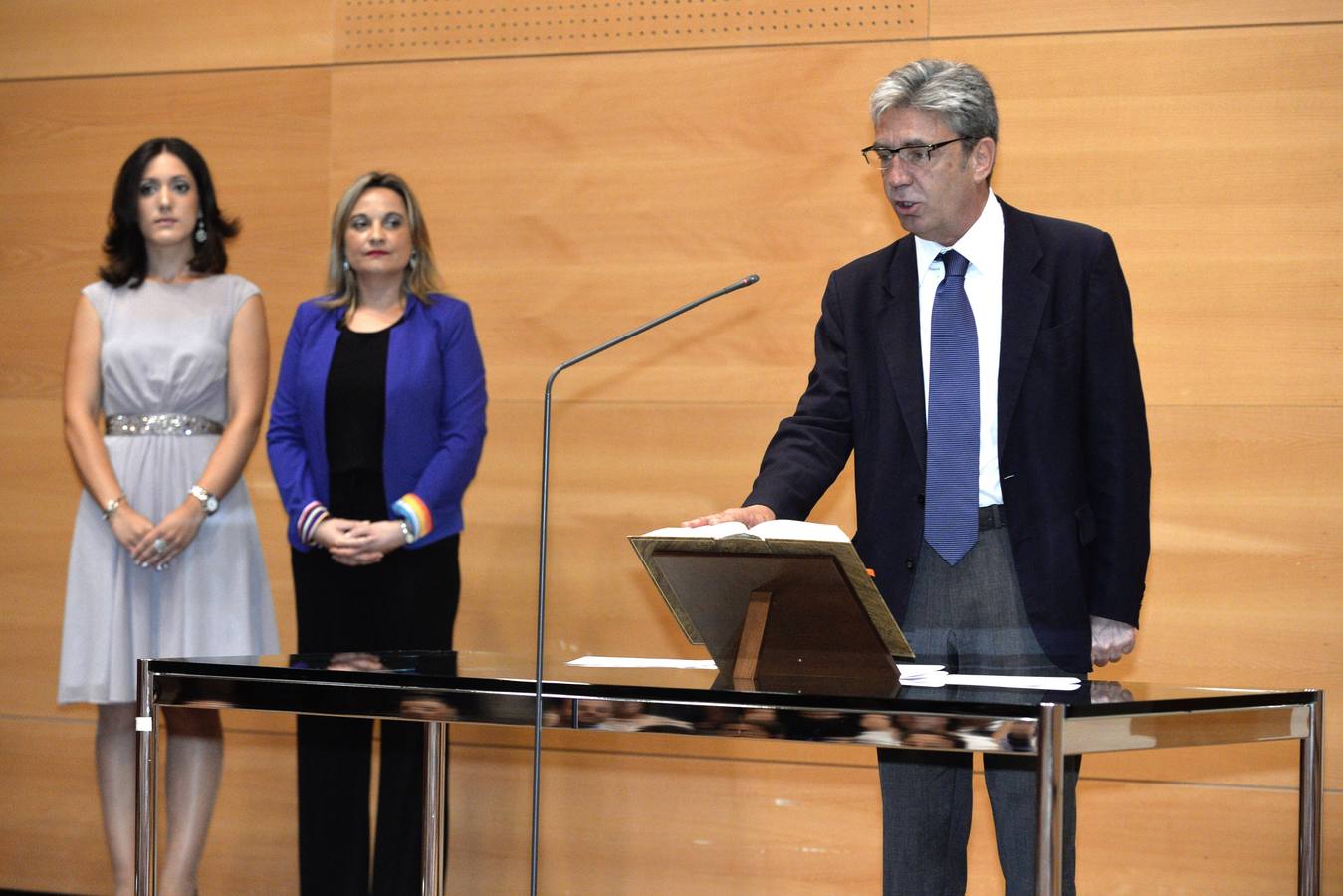 Miguel Ángel Miralles González-Conde, jura su cargo durante el acto de toma de posesión.