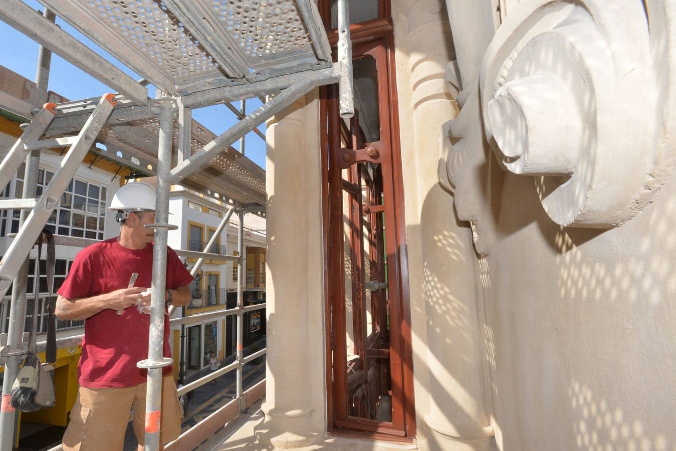 Recuperan la fachada del único edificio modernista de Lorca