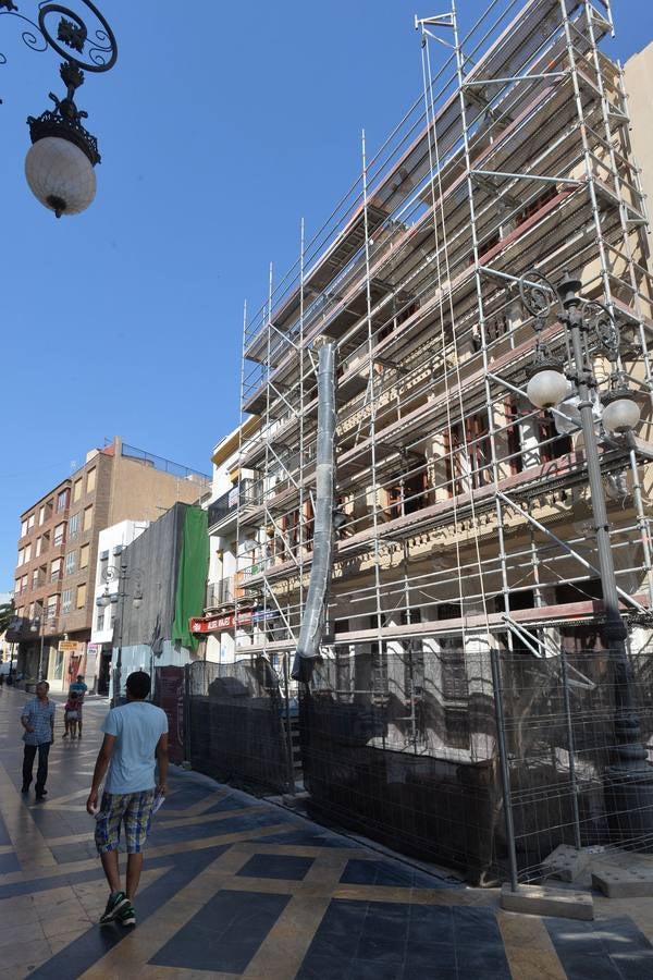 Recuperan la fachada del único edificio modernista de Lorca