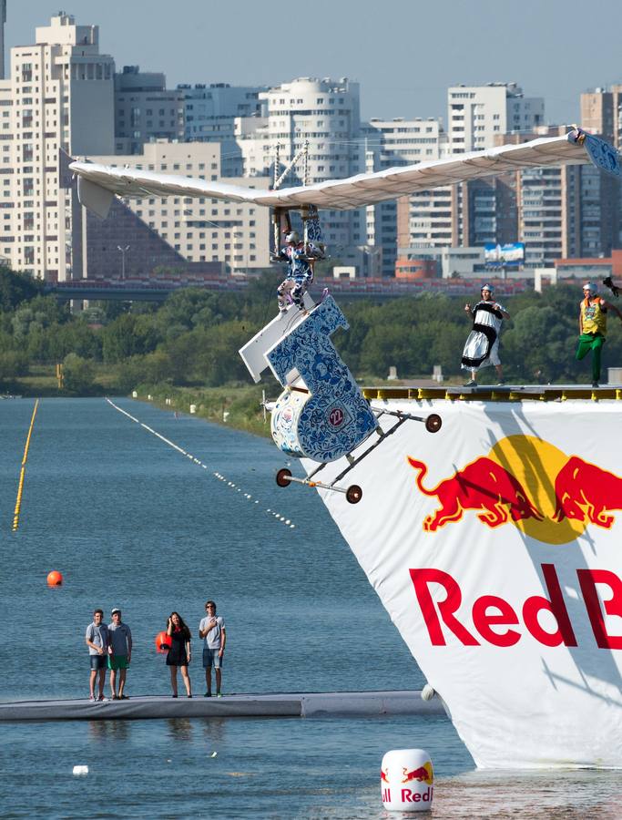 Los autos locos y tortazos de risa en Rusia