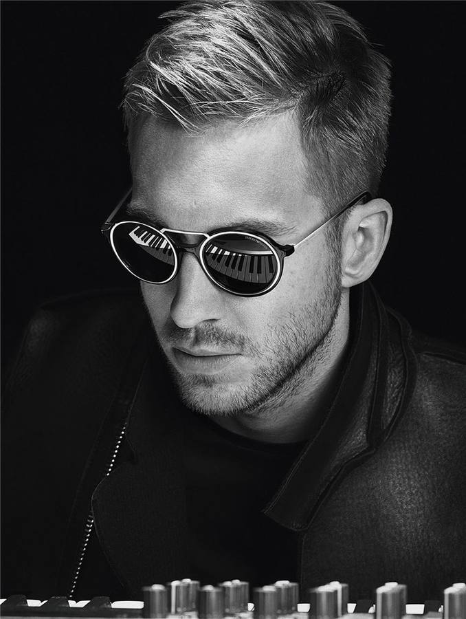 Calvin Harris se desnuda para Emporio Armani