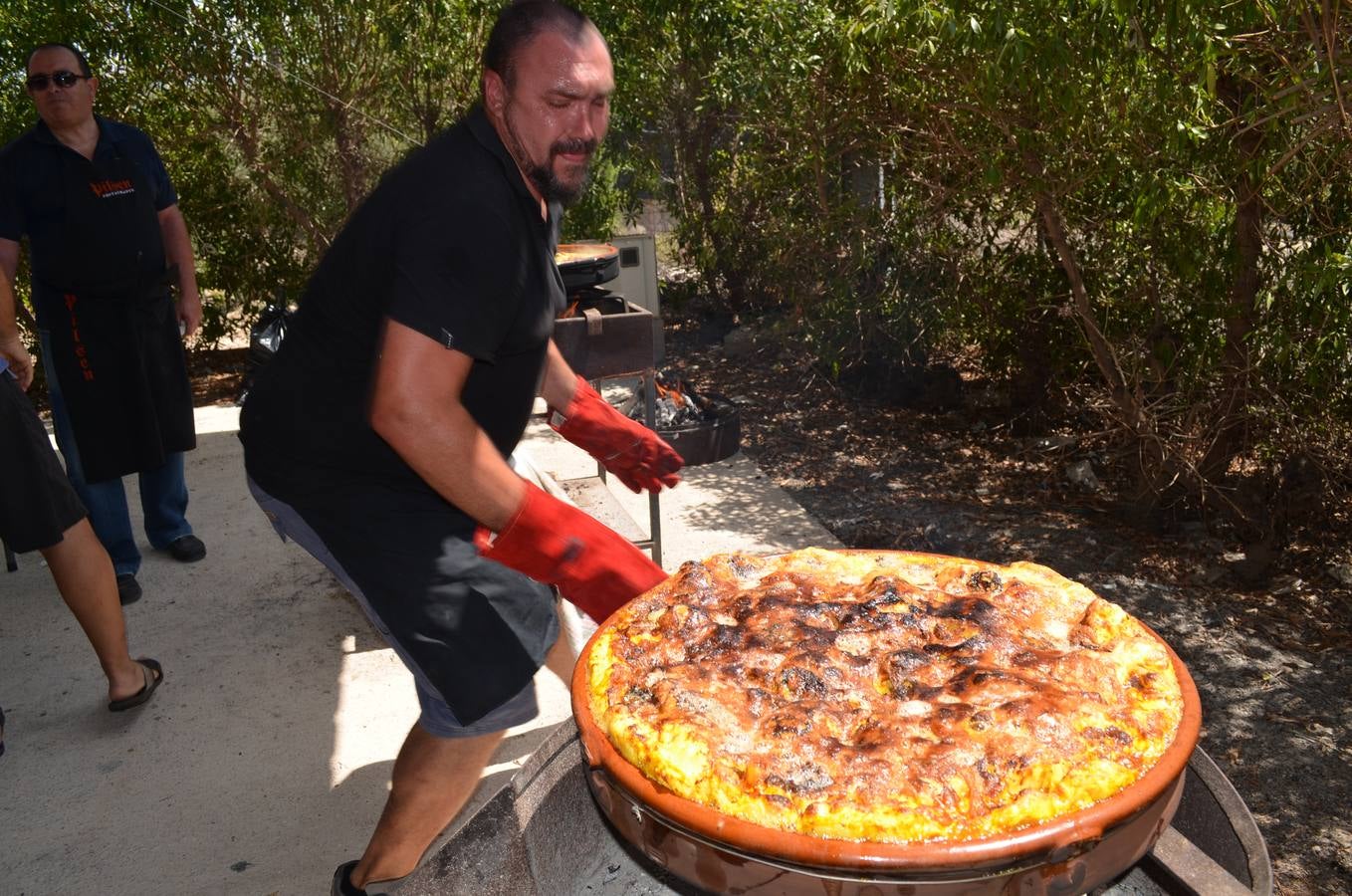 Los &#039;amigos del Arroz con Costra&#039; reúnen a los entes festeros