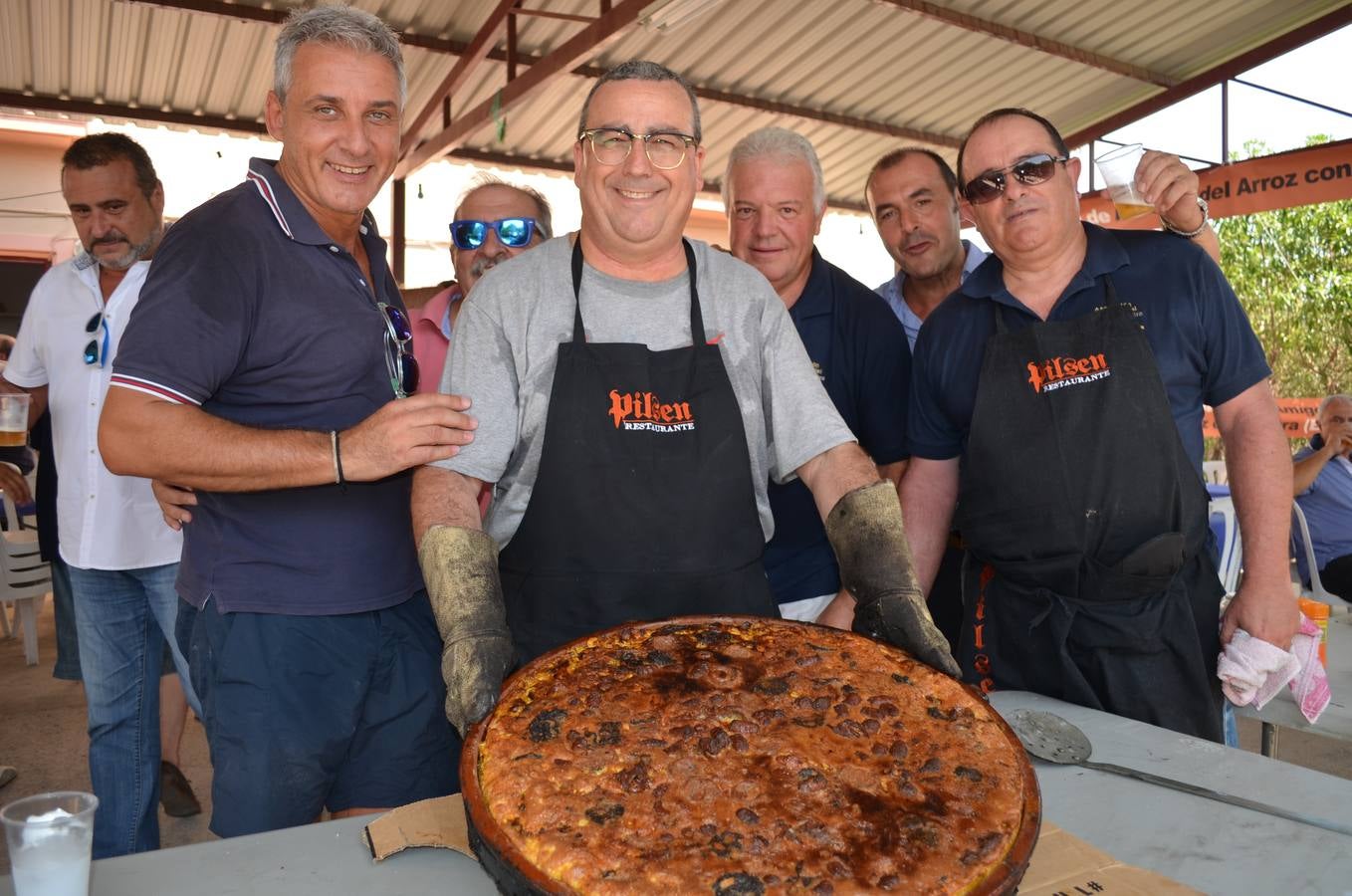 Los &#039;amigos del Arroz con Costra&#039; reúnen a los entes festeros