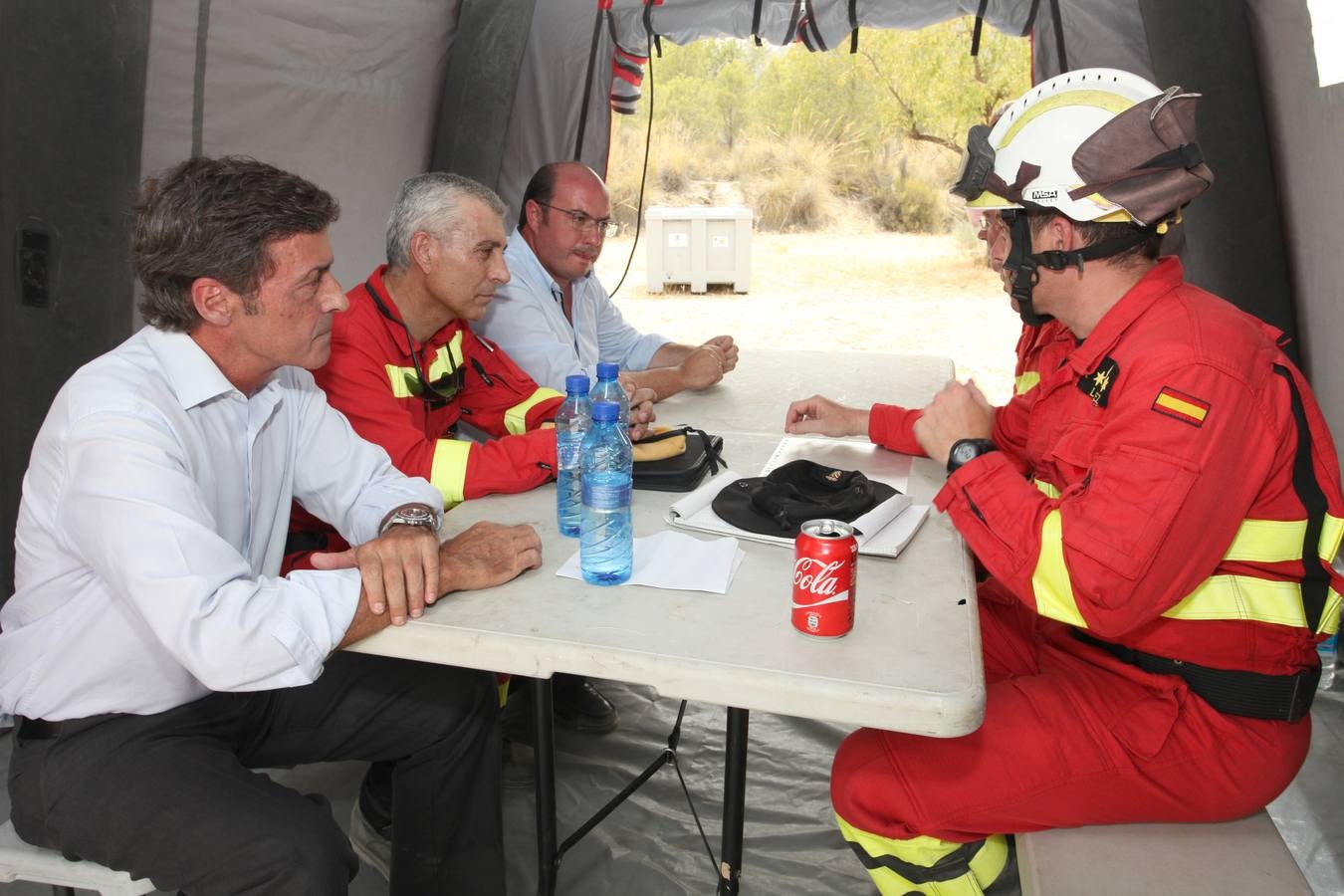Trabajos de extinción del incendio de Cieza