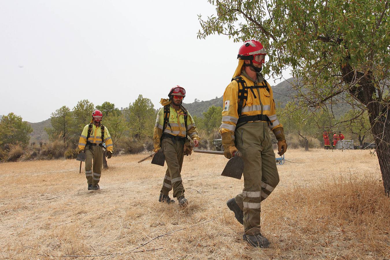 Trabajos de extinción del incendio de Cieza