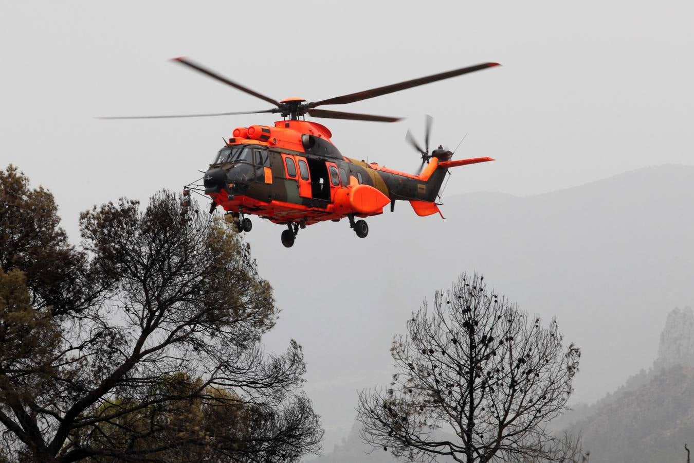 Trabajos de extinción del incendio de Cieza