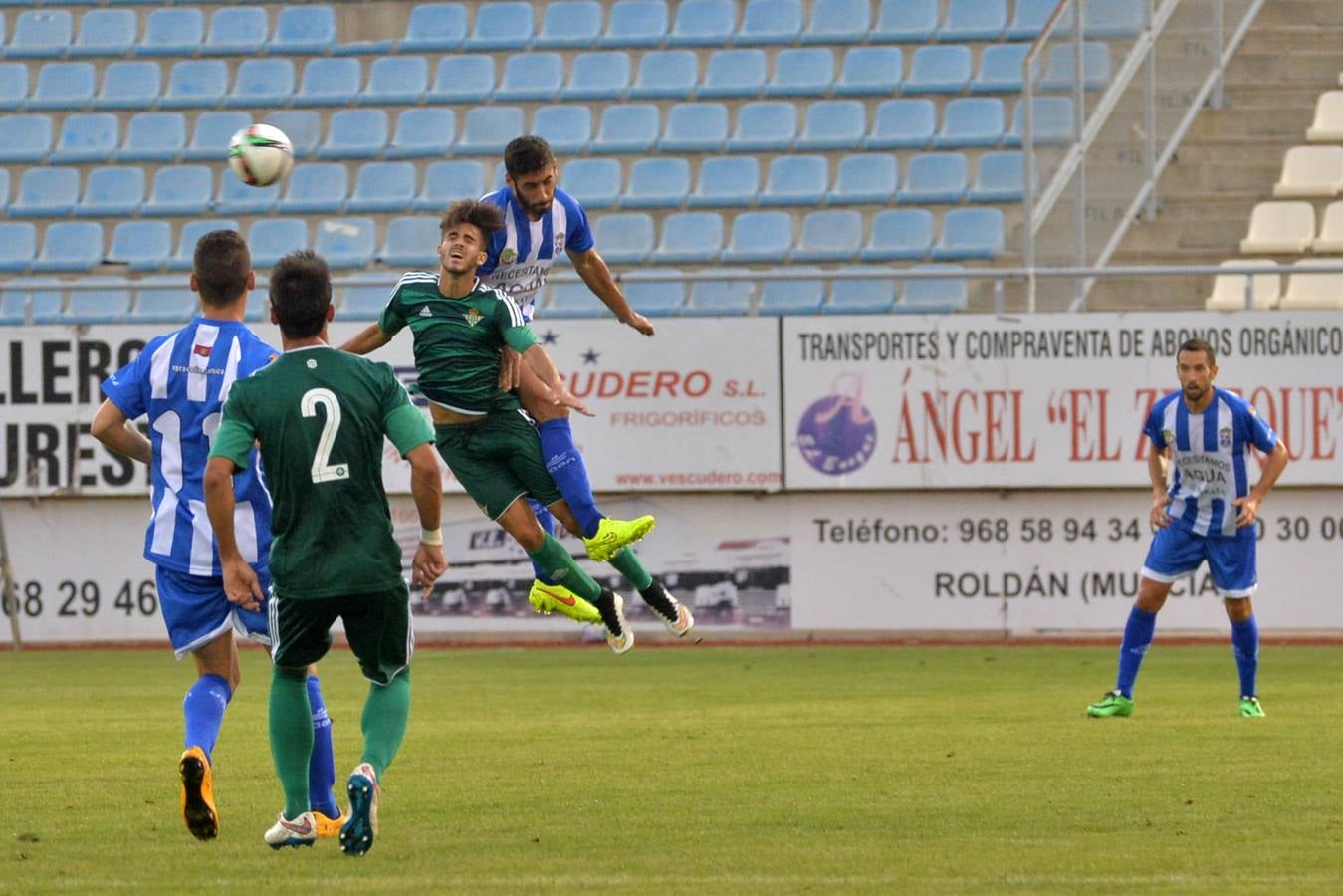 Las mejores imágenes del choque entre La Hoya Lorca y Betis B