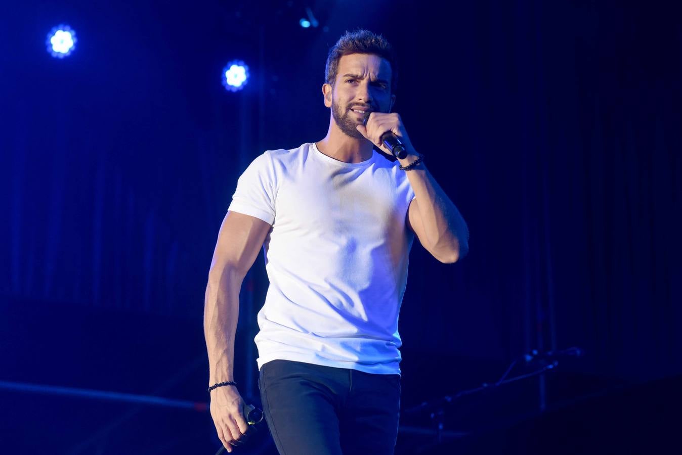 Pablo Alborán congrega a miles de fans en Murcia