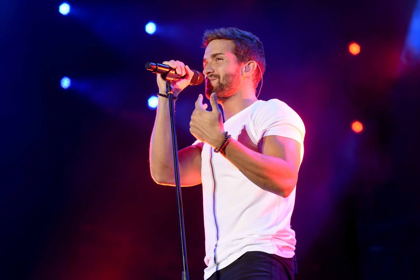 Pablo Alborán congrega a miles de fans en Murcia