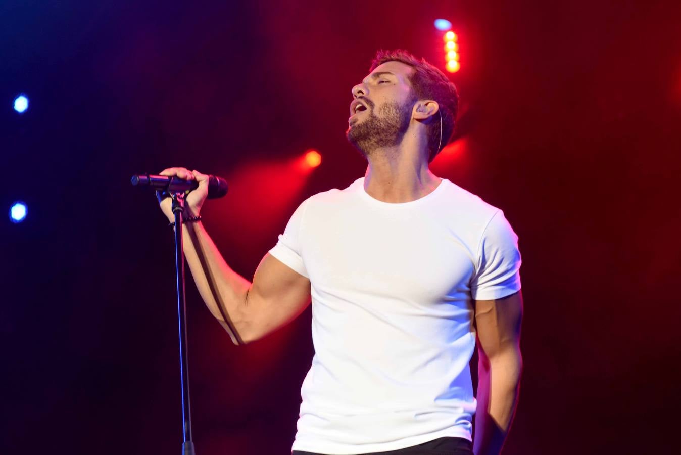 Pablo Alborán congrega a miles de fans en Murcia