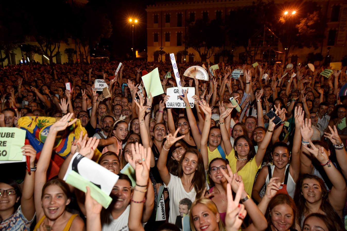 Pablo Alborán congrega a miles de fans en Murcia