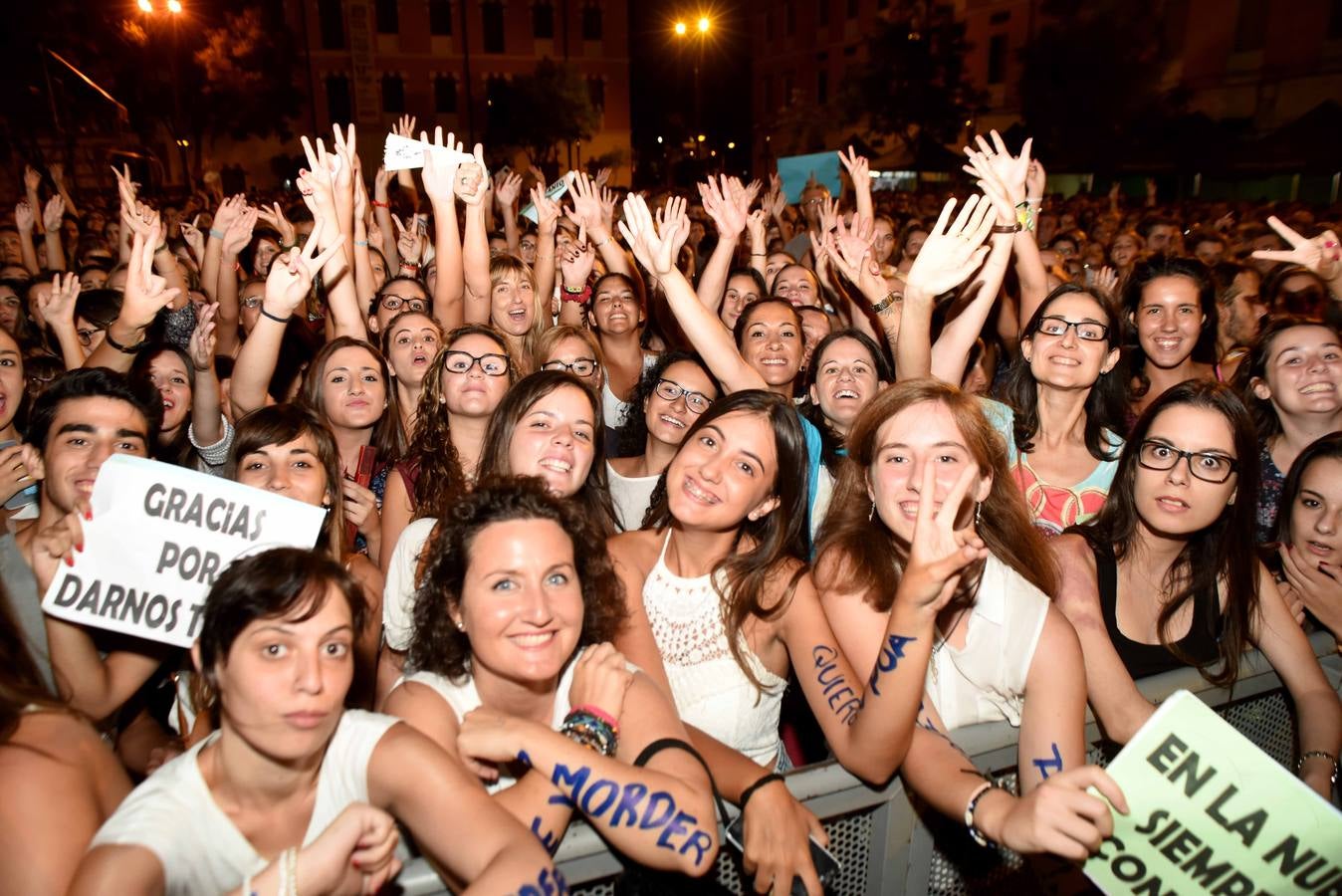 Pablo Alborán congrega a miles de fans en Murcia