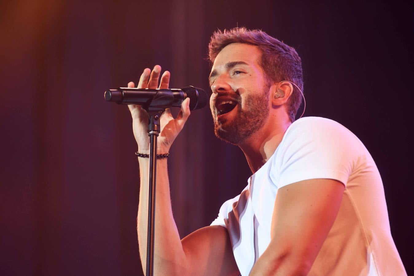 Pablo Alborán congrega a miles de fans en Murcia