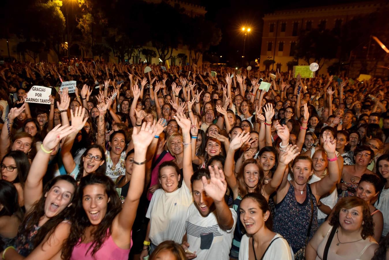 Pablo Alborán congrega a miles de fans en Murcia