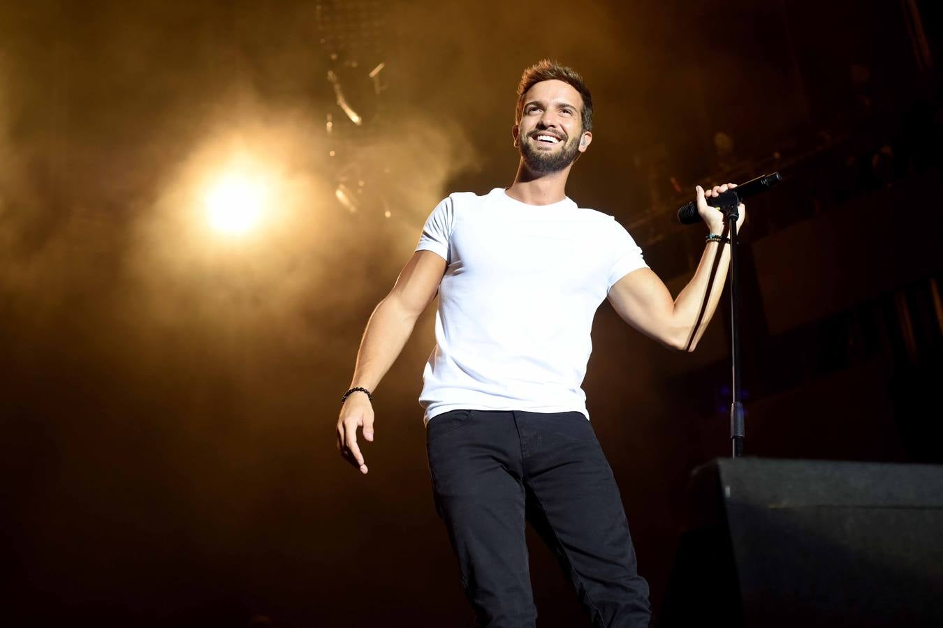 Pablo Alborán congrega a miles de fans en Murcia