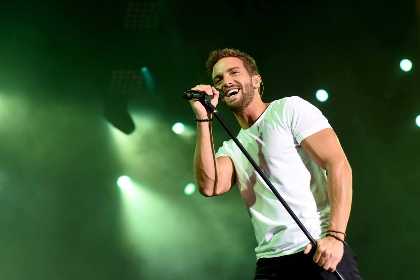 Pablo Alborán congrega a miles de fans en Murcia