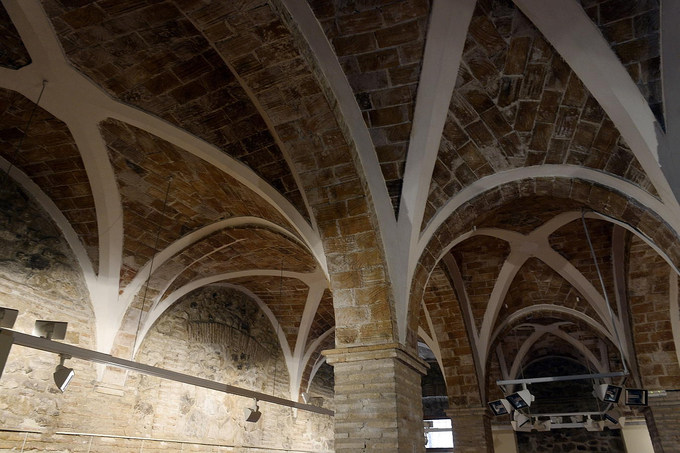Molina de leyenda. Bóvedas de aristas sobre pilares del pósito real, levantado en 1604
