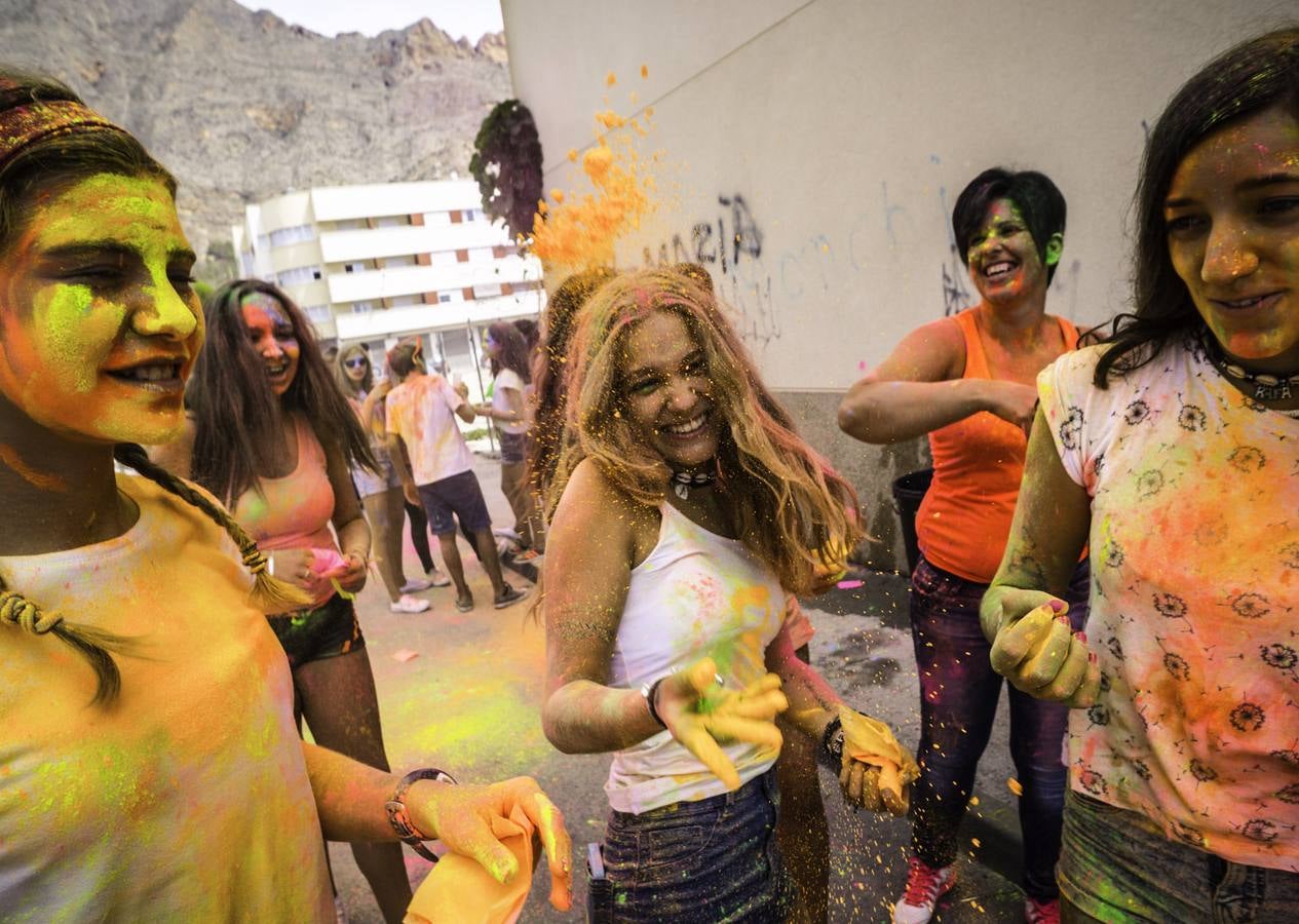 Polvos para dar color a la fiesta en Redován