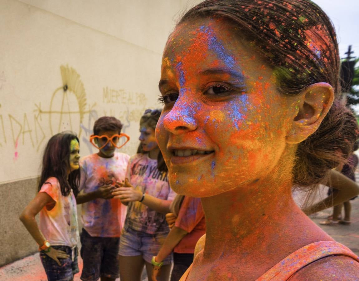 Polvos para dar color a la fiesta en Redován