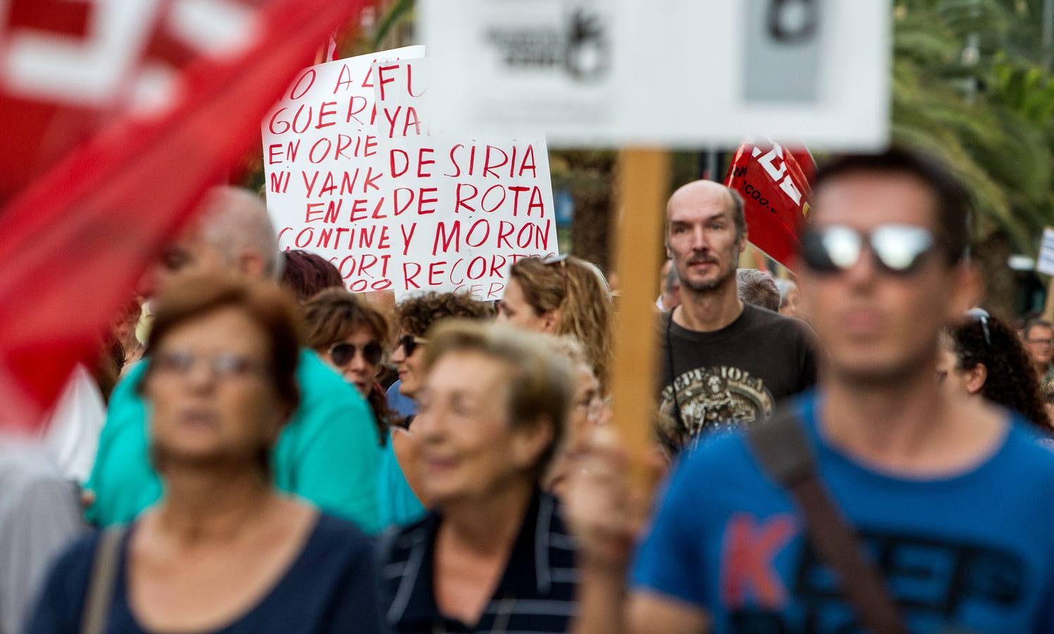 Los alicantinos salen a la calle para dar su apoyo al pueblo sirio