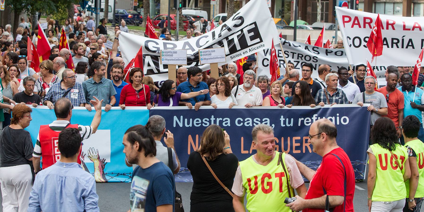 Los alicantinos salen a la calle para dar su apoyo al pueblo sirio