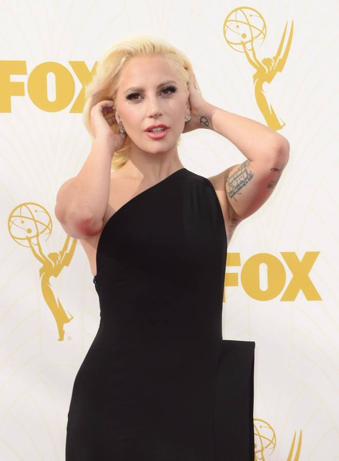 La actriz Lady Gaga, a su llegada a la gala de los Emmy.