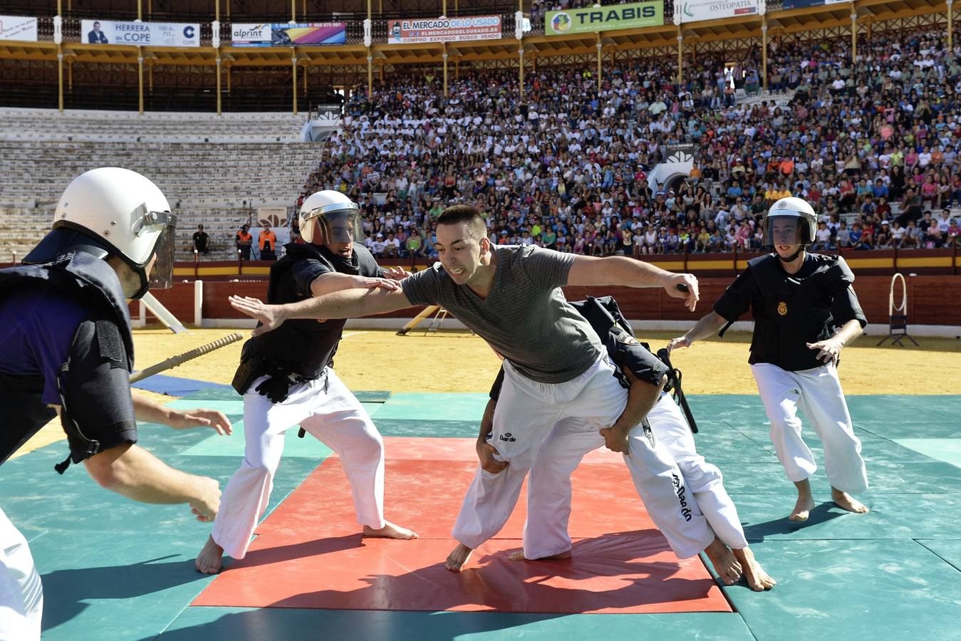 La Policía exhibe sus &#039;armas&#039;