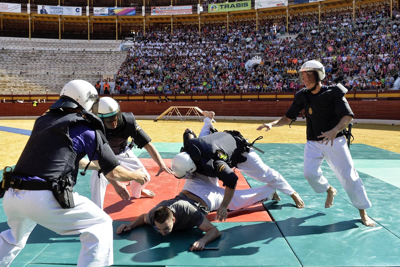 La Policía exhibe sus &#039;armas&#039;