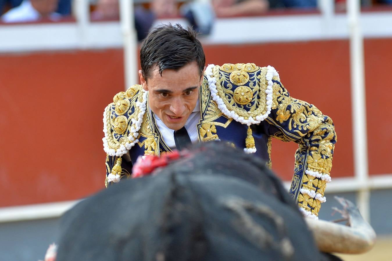 Ureña corta cinco orejas y rabo en la corrida benéfica de Lorca