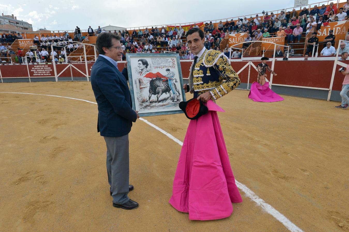 Ureña corta cinco orejas y rabo en la corrida benéfica de Lorca