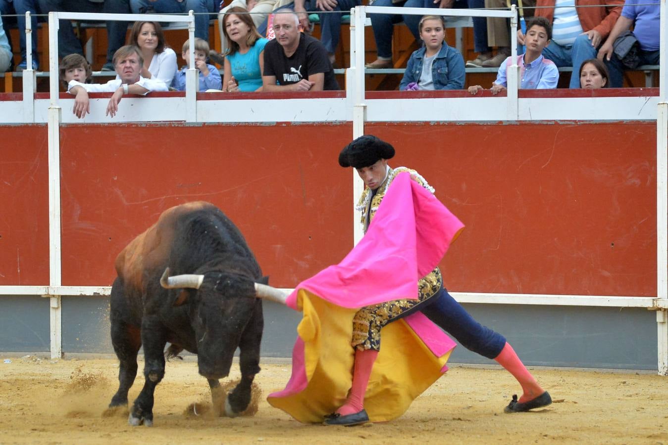 Ureña corta cinco orejas y rabo en la corrida benéfica de Lorca