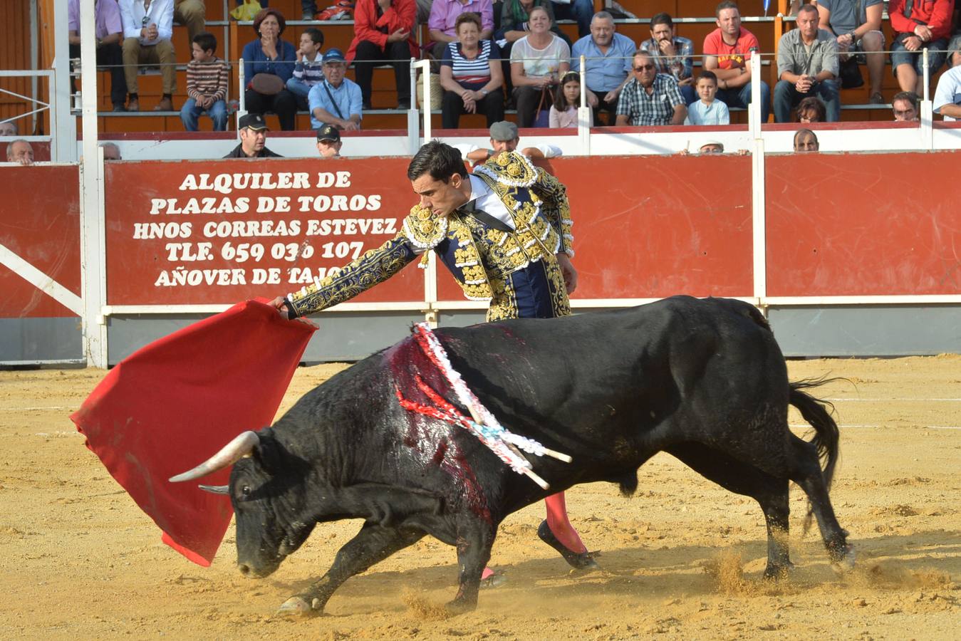 Ureña corta cinco orejas y rabo en la corrida benéfica de Lorca