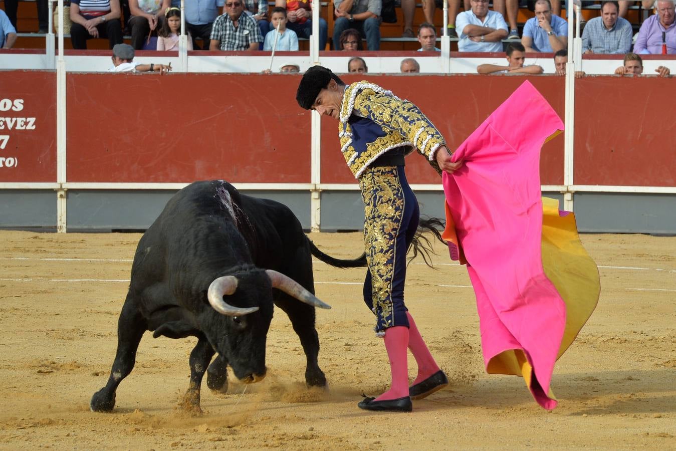 Ureña corta cinco orejas y rabo en la corrida benéfica de Lorca