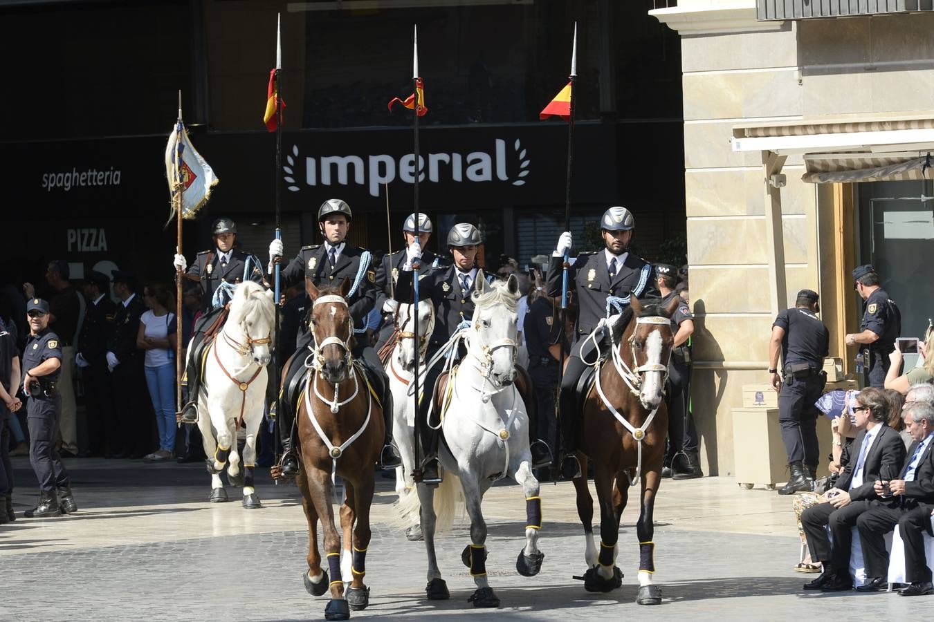 El ministro Fernández Díaz preside el acto central del Día de la Policía