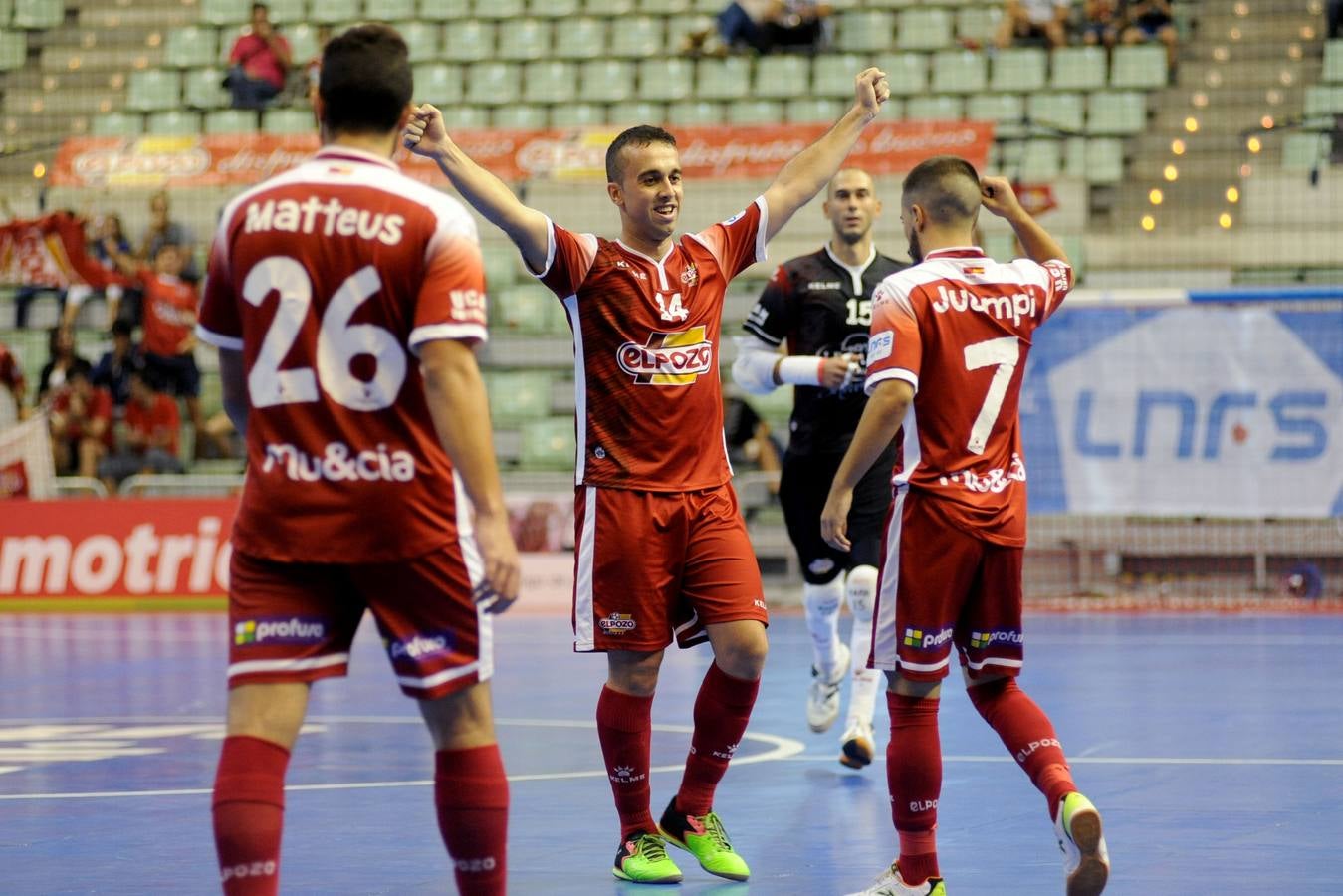 Las mejores imágenes del choque entre ElPozo Murcia y el Peñíscola