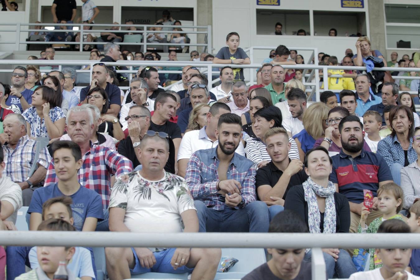 Las mejores imágenes del choque entre La Hoya y el Cádiz