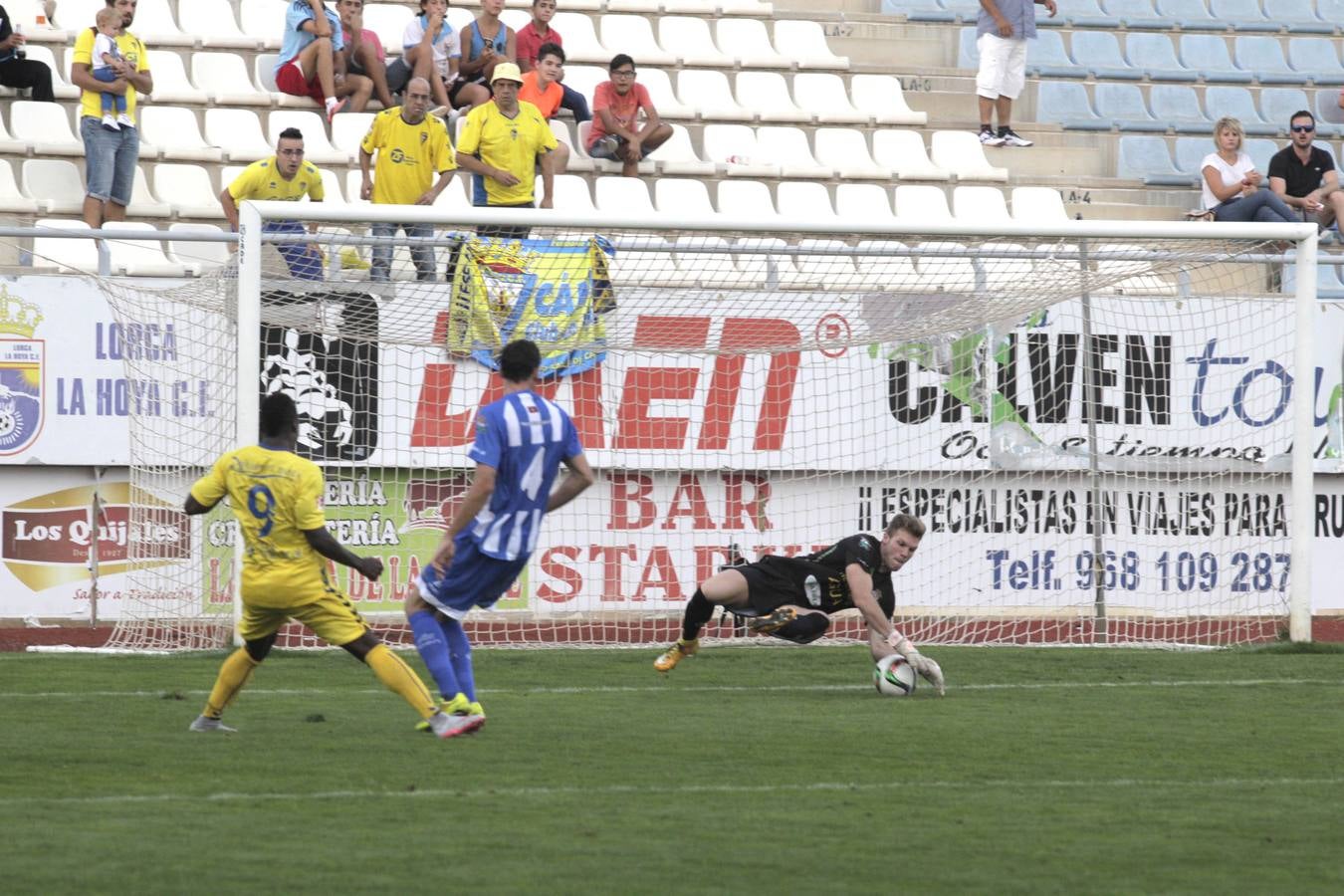 Las mejores imágenes del choque entre La Hoya y el Cádiz